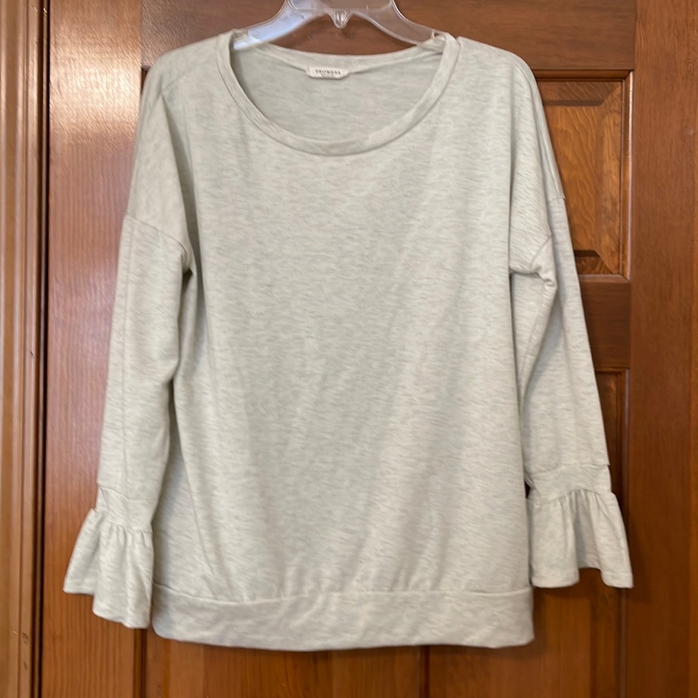 Promesa gray top.